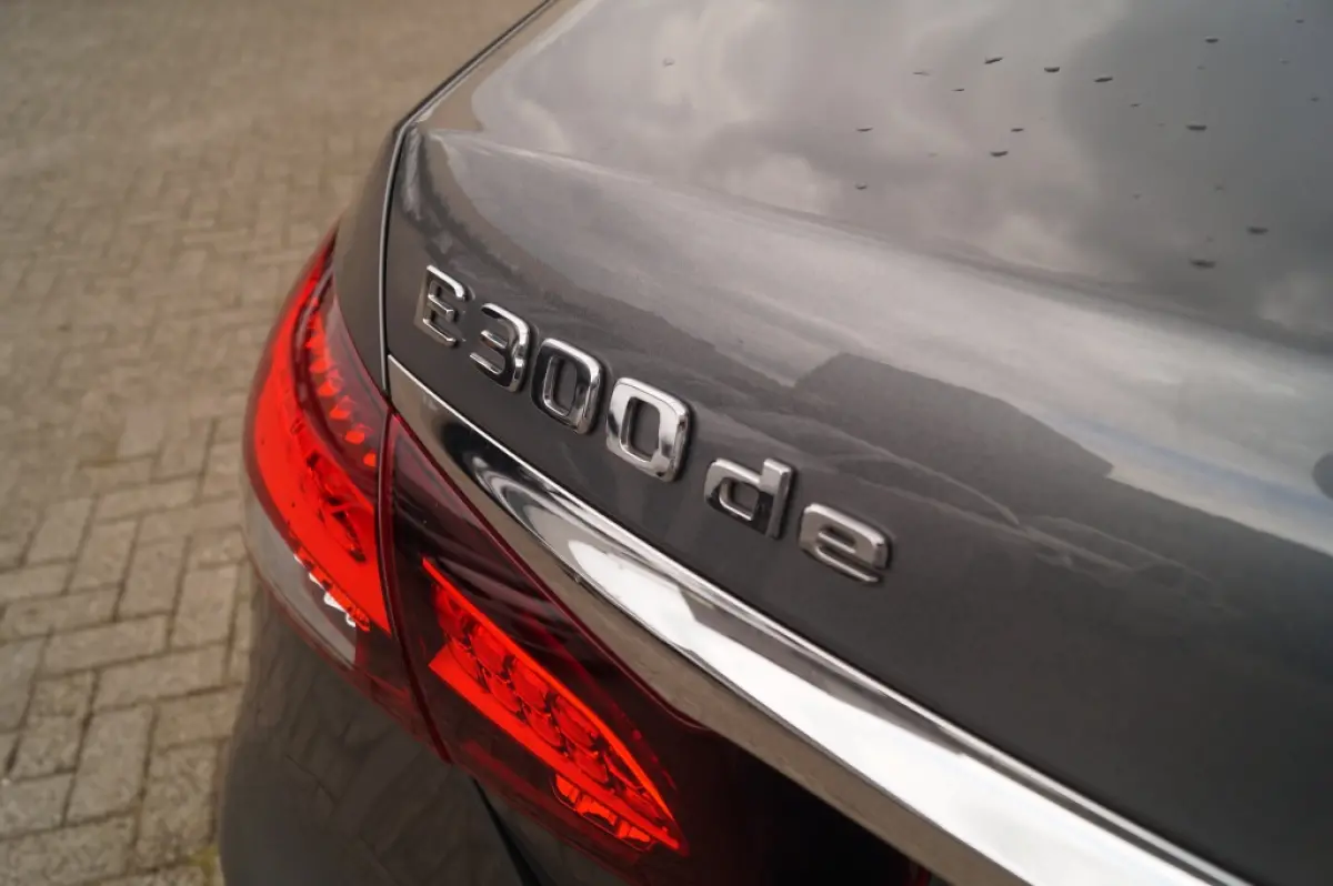 300de PHEV -LEER-PANO-BURMESTER-LUCHTVERING-