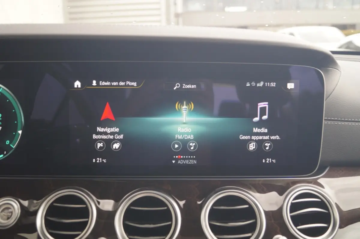 300de PHEV -LEER-PANO-BURMESTER-LUCHTVERING-