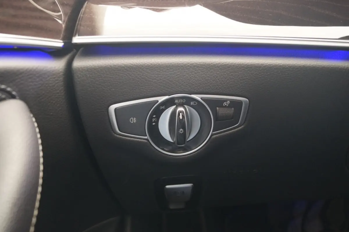 300de PHEV -LEER-PANO-BURMESTER-LUCHTVERING-