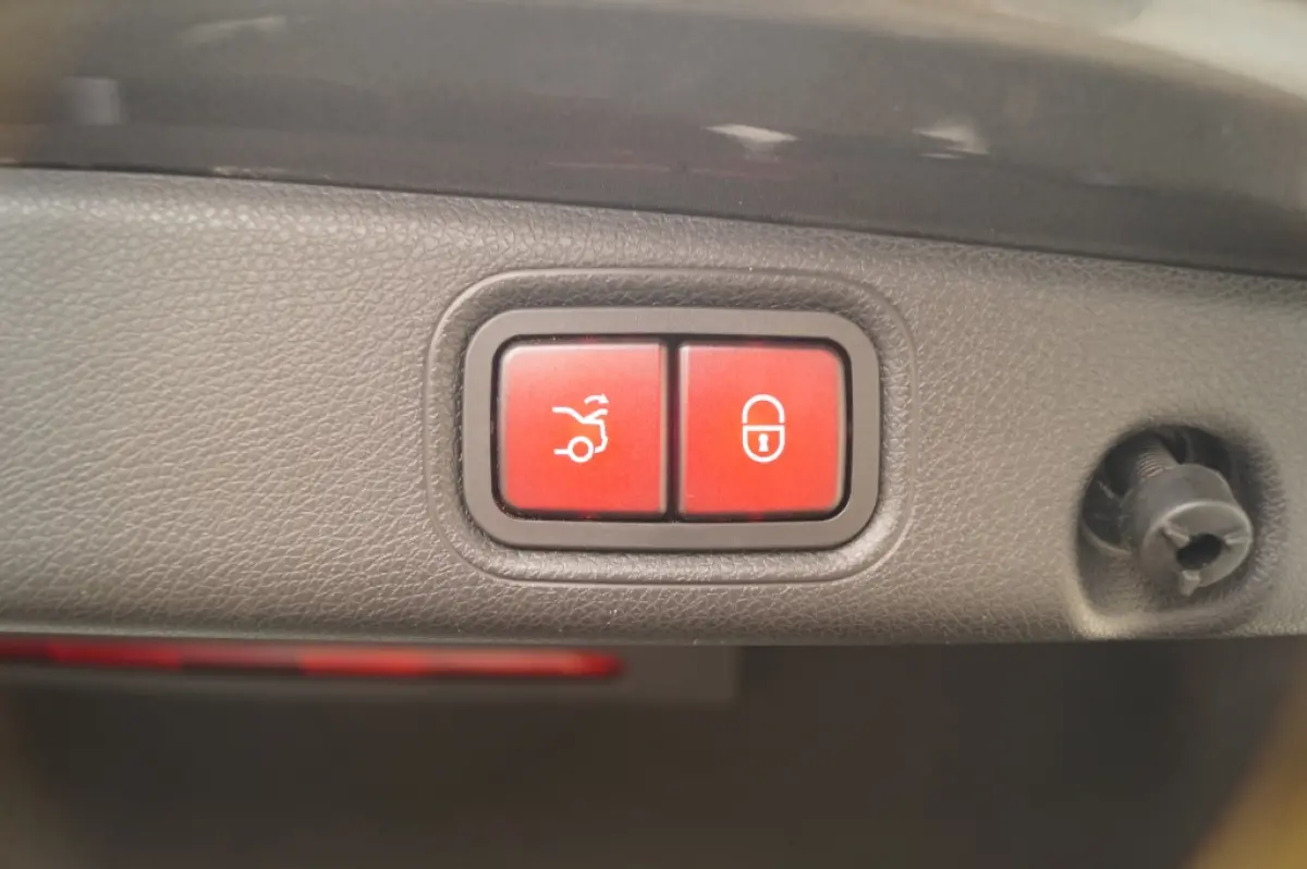 300de PHEV -LEER-PANO-BURMESTER-LUCHTVERING-