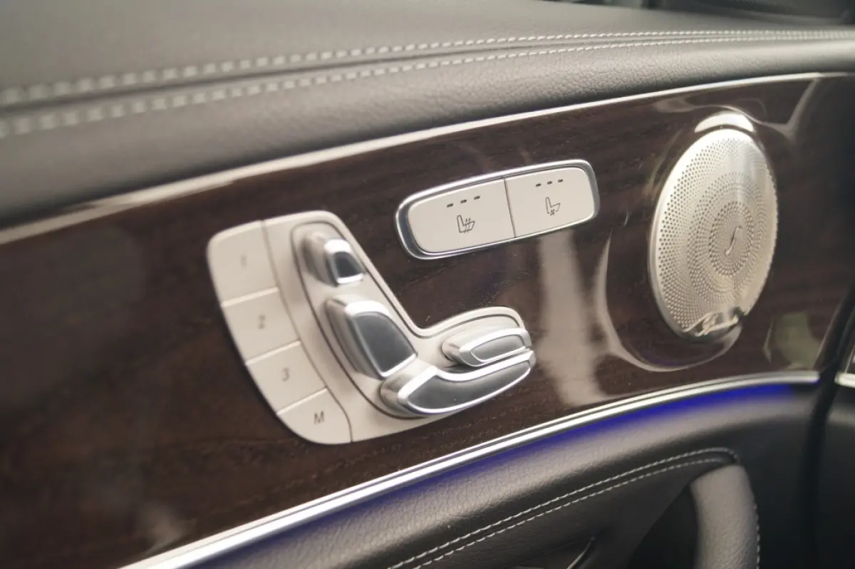 300de PHEV -LEER-PANO-BURMESTER-LUCHTVERING-