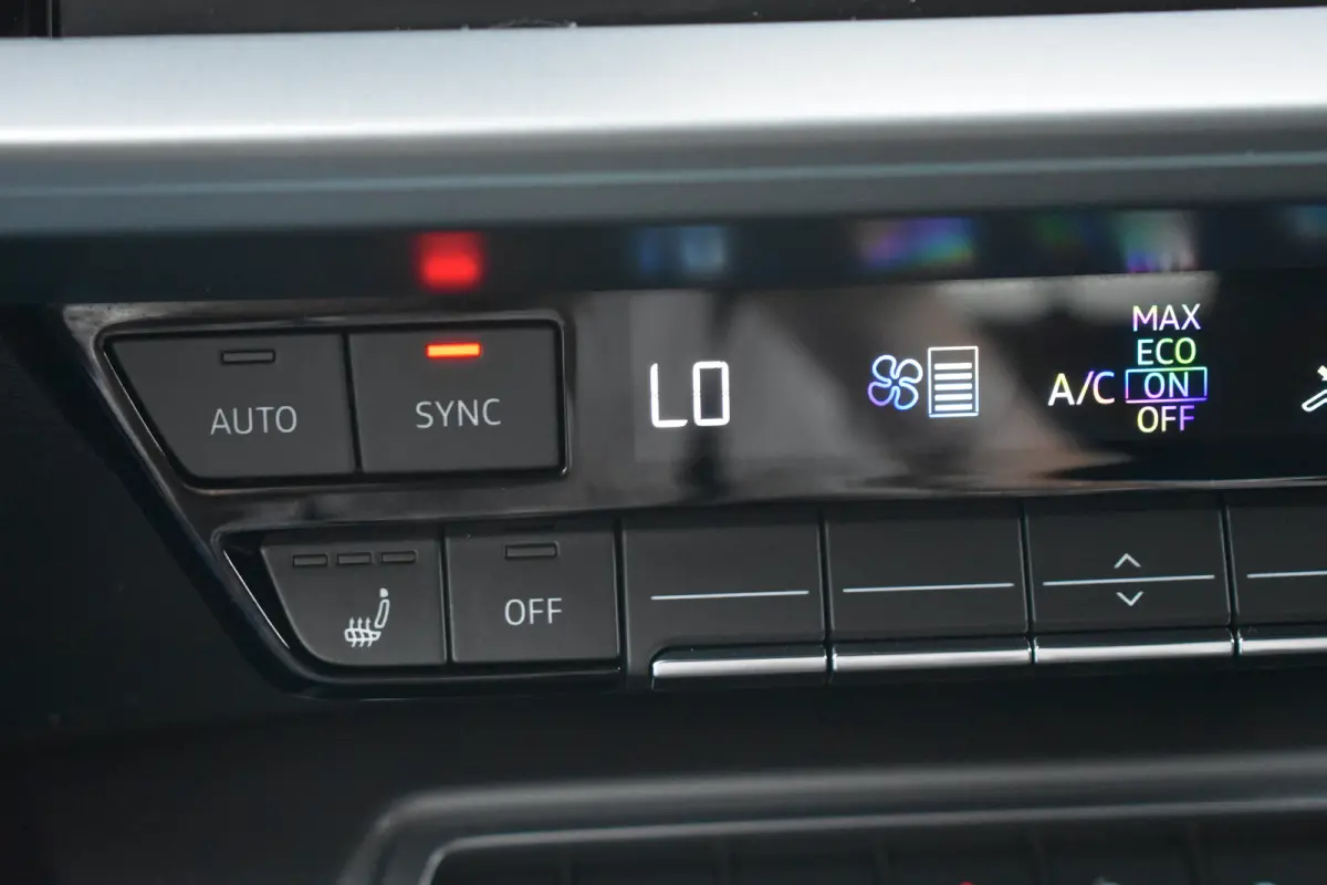 40 204PK TFSI e S edition | Achteruitrijcamera | Stoelverwarming | Ambianceverlichting | Assistentie Pakket | Comfort Pakket Plus | Licht Pakket | Achteruitrijcamera | Stoelverwarming | Audi