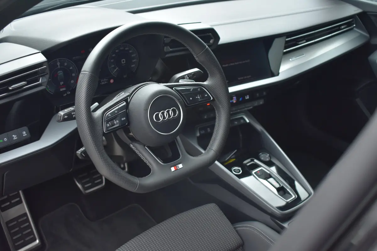 40 204PK TFSI e S edition | Achteruitrijcamera | Stoelverwarming | Ambianceverlichting | Assistentie Pakket | Comfort Pakket Plus | Licht Pakket | Achteruitrijcamera | Stoelverwarming | Audi
