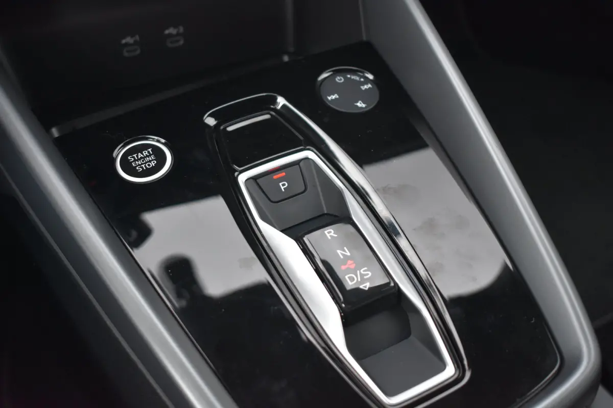 40 204PK TFSI e S edition | Achteruitrijcamera | Stoelverwarming | Ambianceverlichting | Assistentie Pakket | Comfort Pakket Plus | Licht Pakket | Achteruitrijcamera | Stoelverwarming | Audi