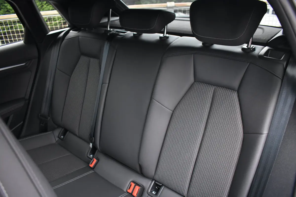 40 204PK TFSI e S edition | Achteruitrijcamera | Stoelverwarming | Ambianceverlichting | Assistentie Pakket | Comfort Pakket Plus | Licht Pakket | Achteruitrijcamera | Stoelverwarming | Audi