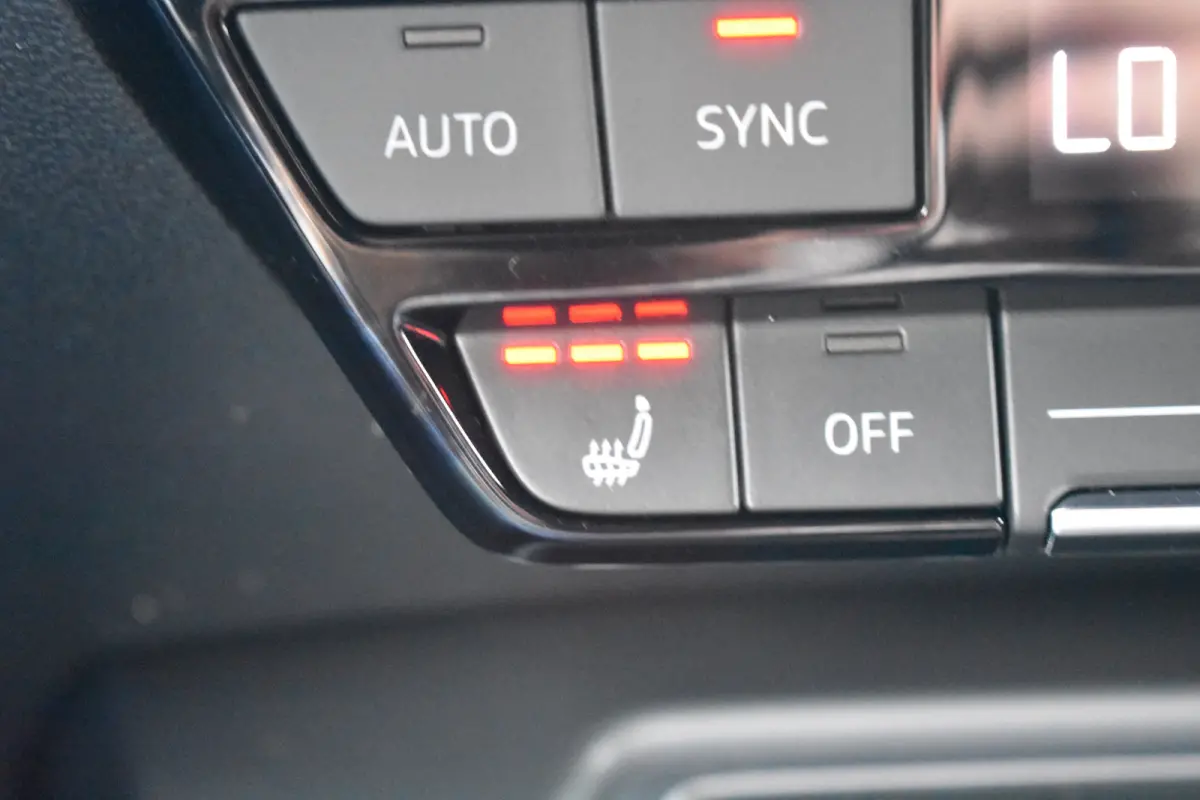 40 204PK TFSI e S edition | Achteruitrijcamera | Stoelverwarming | Ambianceverlichting | Assistentie Pakket | Comfort Pakket Plus | Licht Pakket | Achteruitrijcamera | Stoelverwarming | Audi