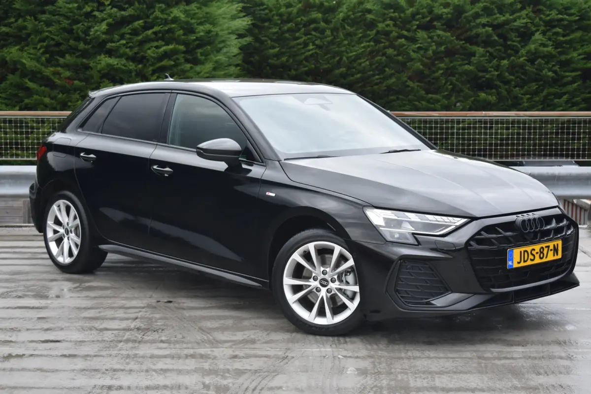 40 204PK TFSI e S edition | Achteruitrijcamera | Stoelverwarming | Ambianceverlichting | Assistentie Pakket | Comfort Pakket Plus | Licht Pakket | Achteruitrijcamera | Stoelverwarming | Audi