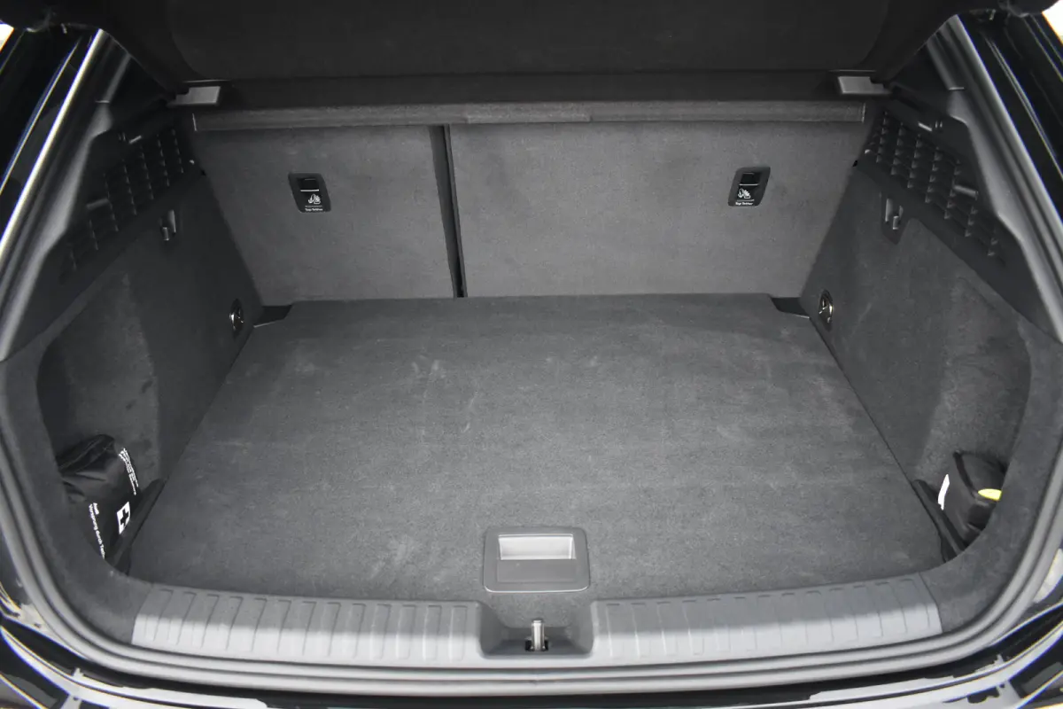 40 204PK TFSI e S edition | Achteruitrijcamera | Stoelverwarming | Ambianceverlichting | Assistentie Pakket | Comfort Pakket Plus | Licht Pakket | Achteruitrijcamera | Stoelverwarming | Audi