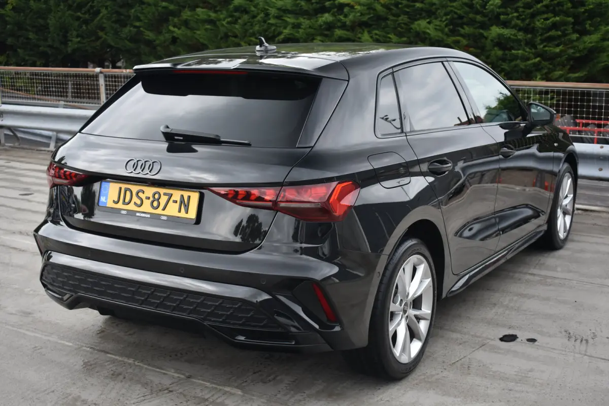 40 204PK TFSI e S edition | Achteruitrijcamera | Stoelverwarming | Ambianceverlichting | Assistentie Pakket | Comfort Pakket Plus | Licht Pakket | Achteruitrijcamera | Stoelverwarming | Audi