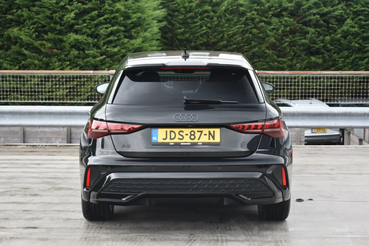 40 204PK TFSI e S edition | Achteruitrijcamera | Stoelverwarming | Ambianceverlichting | Assistentie Pakket | Comfort Pakket Plus | Licht Pakket | Achteruitrijcamera | Stoelverwarming | Audi