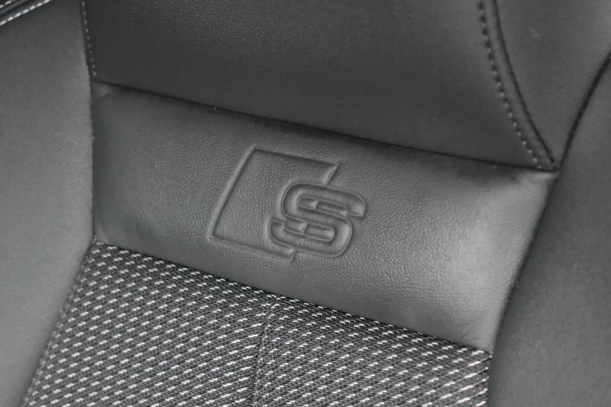 40 204PK TFSI e S edition | Achteruitrijcamera | Stoelverwarming | Ambianceverlichting | Assistentie Pakket | Comfort Pakket Plus | Licht Pakket | Achteruitrijcamera | Stoelverwarming | Audi