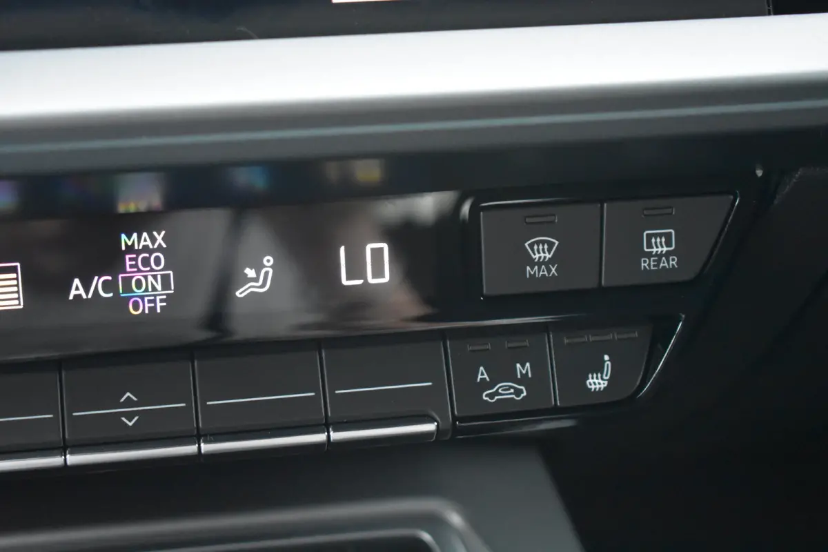40 204PK TFSI e S edition | Achteruitrijcamera | Stoelverwarming | Ambianceverlichting | Assistentie Pakket | Comfort Pakket Plus | Licht Pakket | Achteruitrijcamera | Stoelverwarming | Audi