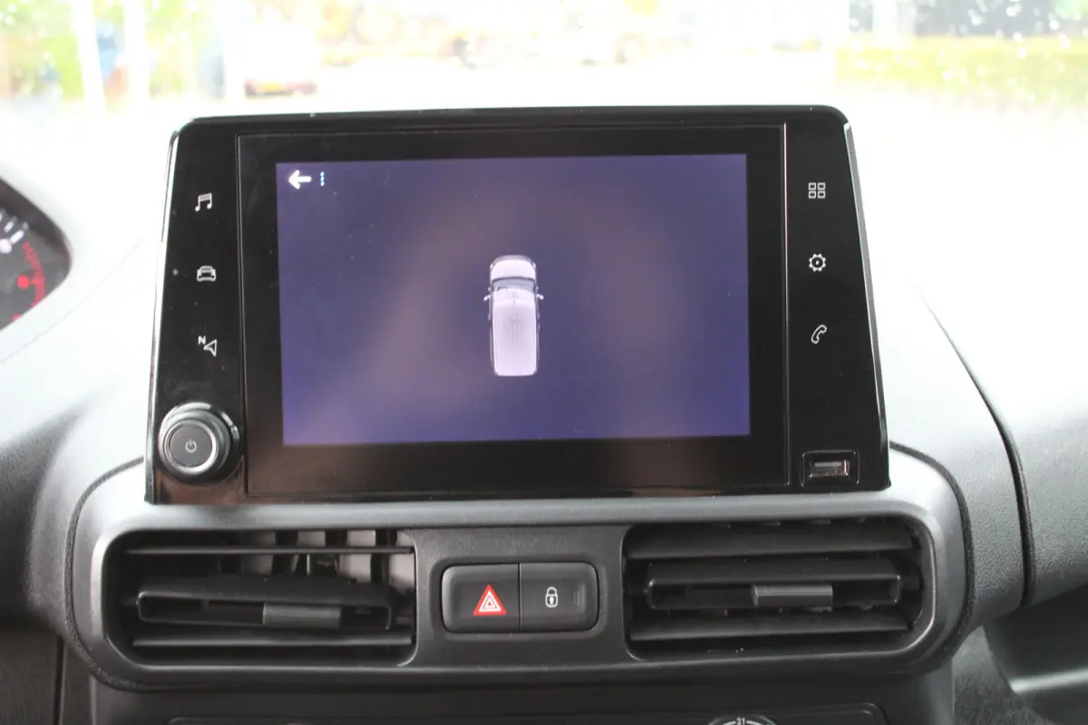 1.5 BlueHDi 100 S&S L1 | Camera | Apple carplay/Android auto