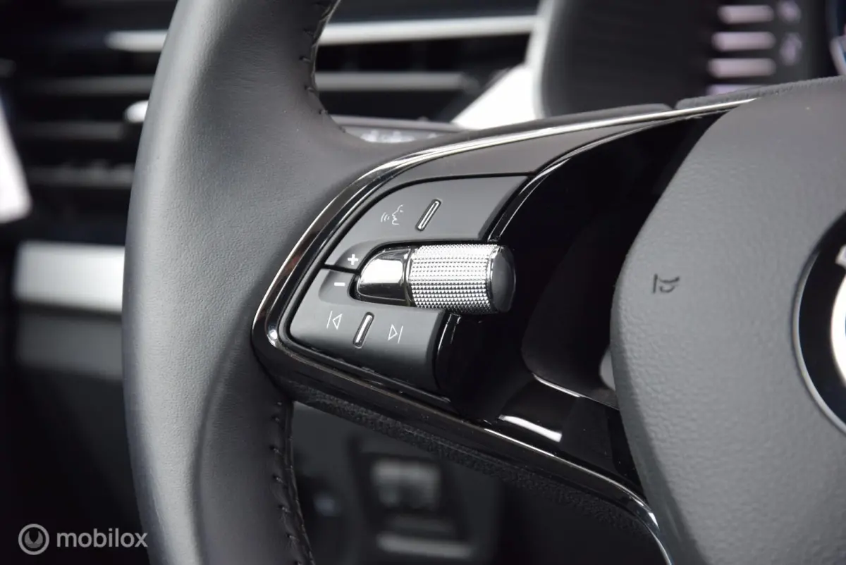 1.0 TSI Sport Race blue Virtual cockpit Full LED Apple Carplay
