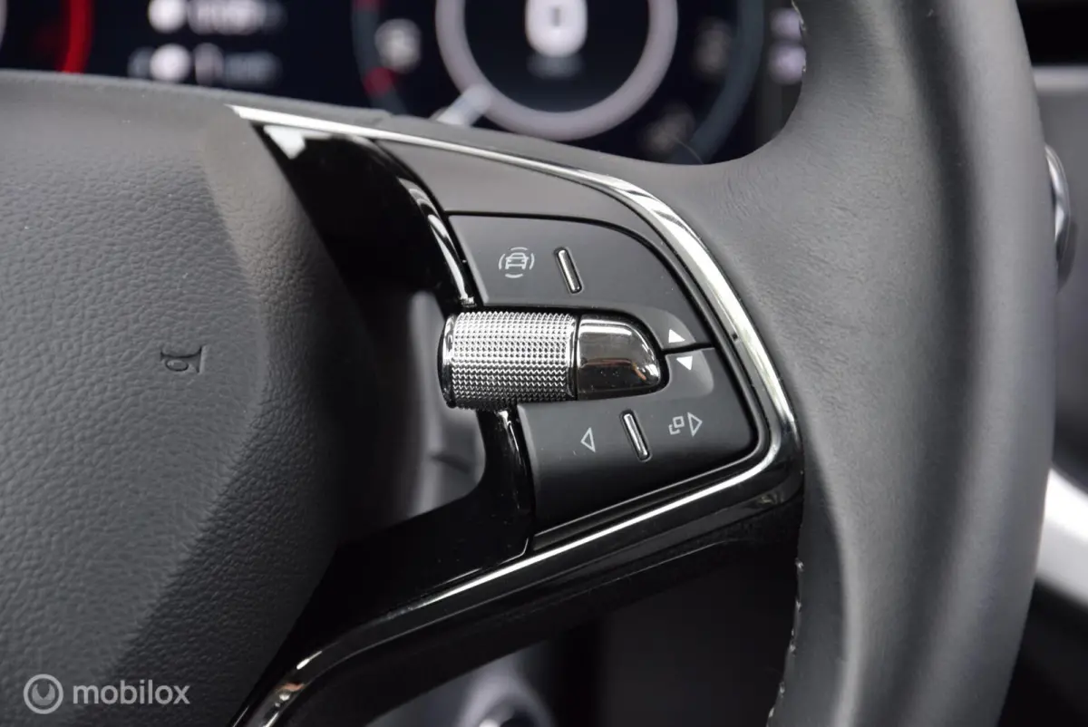 1.0 TSI Sport Race blue Virtual cockpit Full LED Apple Carplay
