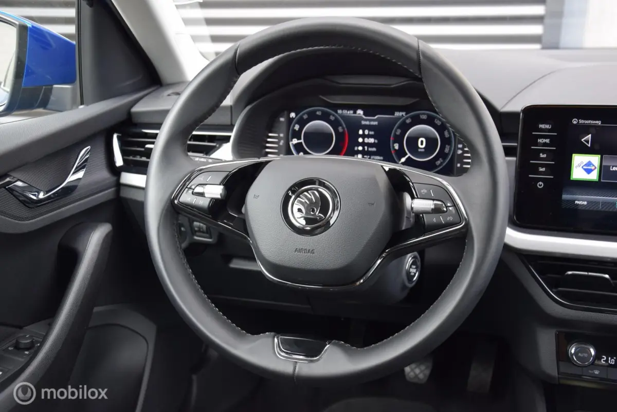 1.0 TSI Sport Race blue Virtual cockpit Full LED Apple Carplay