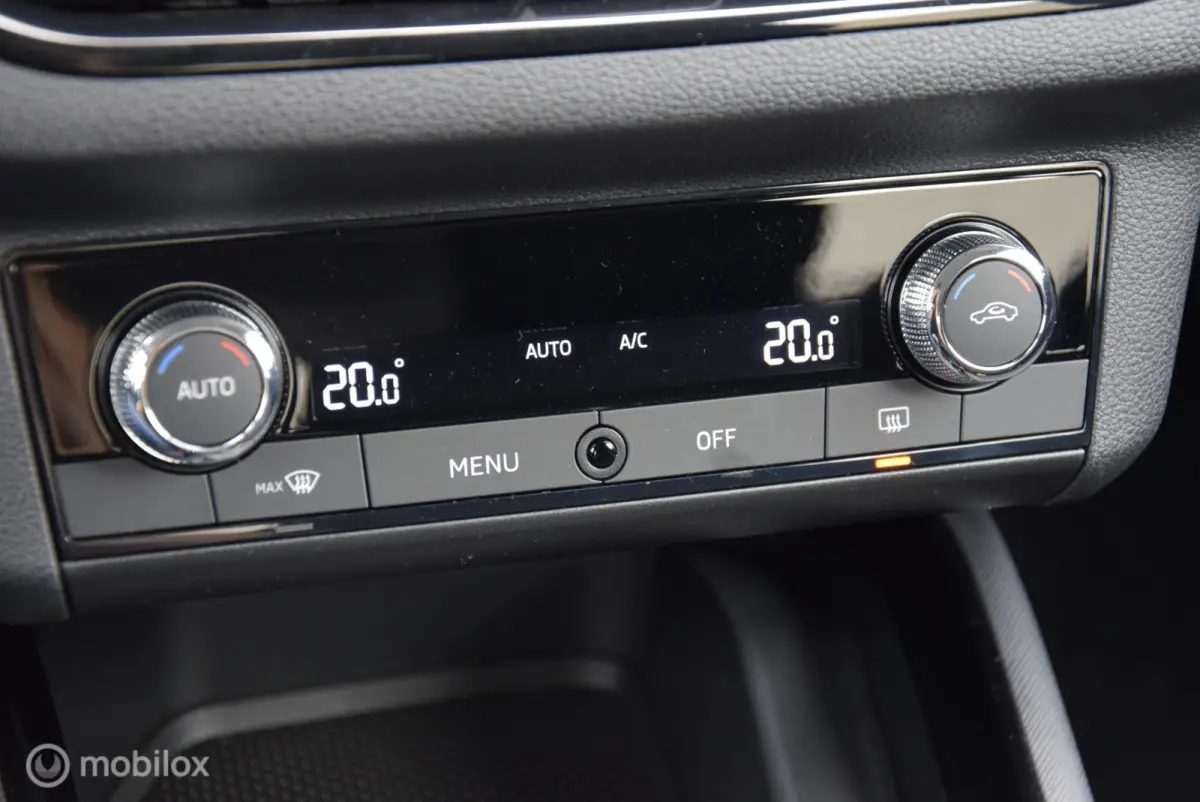 1.0 TSI Sport Race blue Virtual cockpit Full LED Apple Carplay