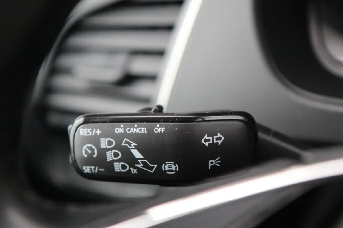 1.0 TSI 95pk Ambition | Navigatie | App Connect | Cruise Control | Parkeersensoren Achter