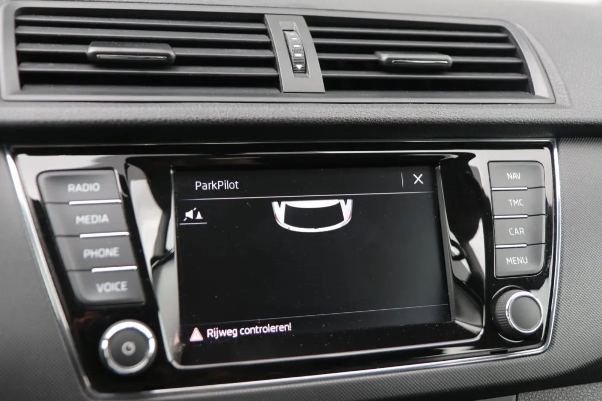 1.0 TSI 95pk Ambition | Navigatie | App Connect | Cruise Control | Parkeersensoren Achter