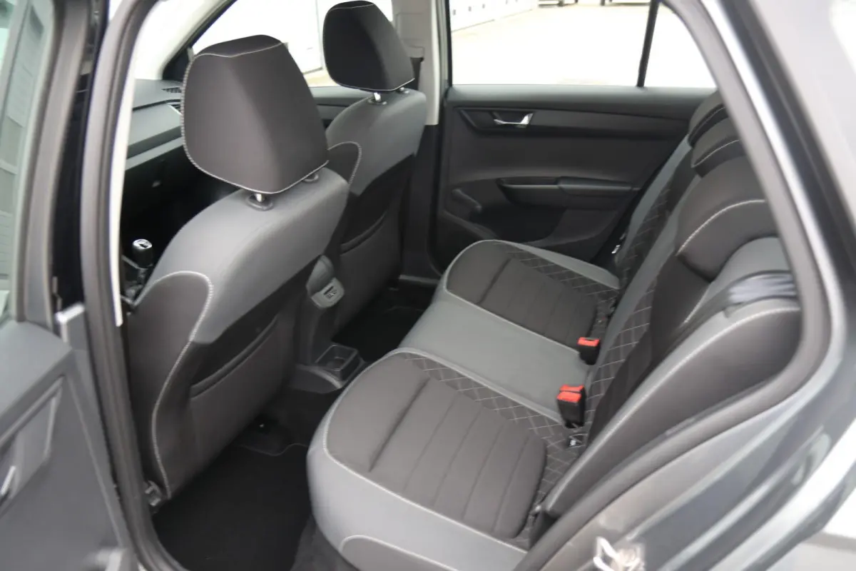 1.0 TSI 95pk Ambition | Navigatie | App Connect | Cruise Control | Parkeersensoren Achter