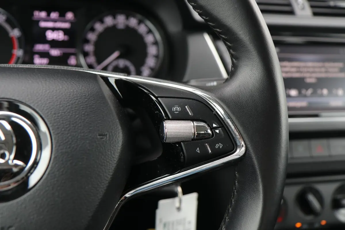 1.0 TSI 95pk Ambition | Navigatie | App Connect | Cruise Control | Parkeersensoren Achter