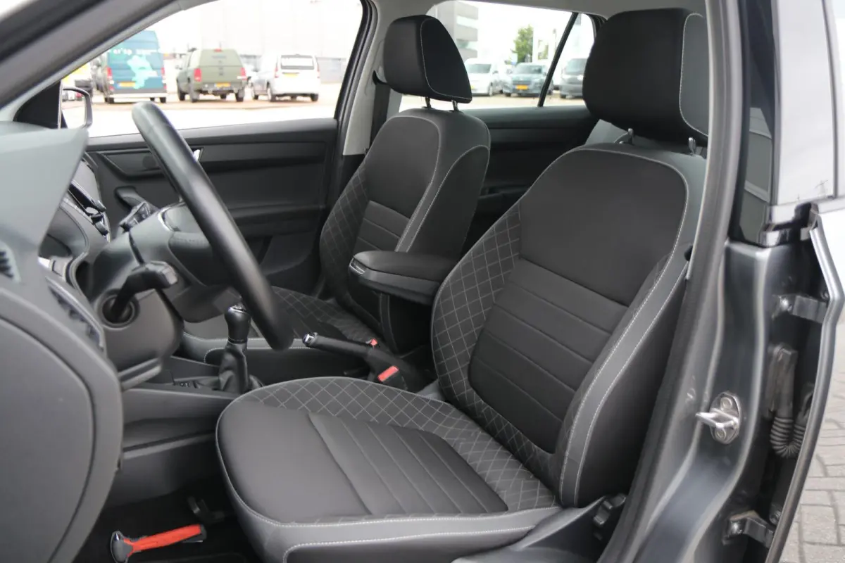 1.0 TSI 95pk Ambition | Navigatie | App Connect | Cruise Control | Parkeersensoren Achter