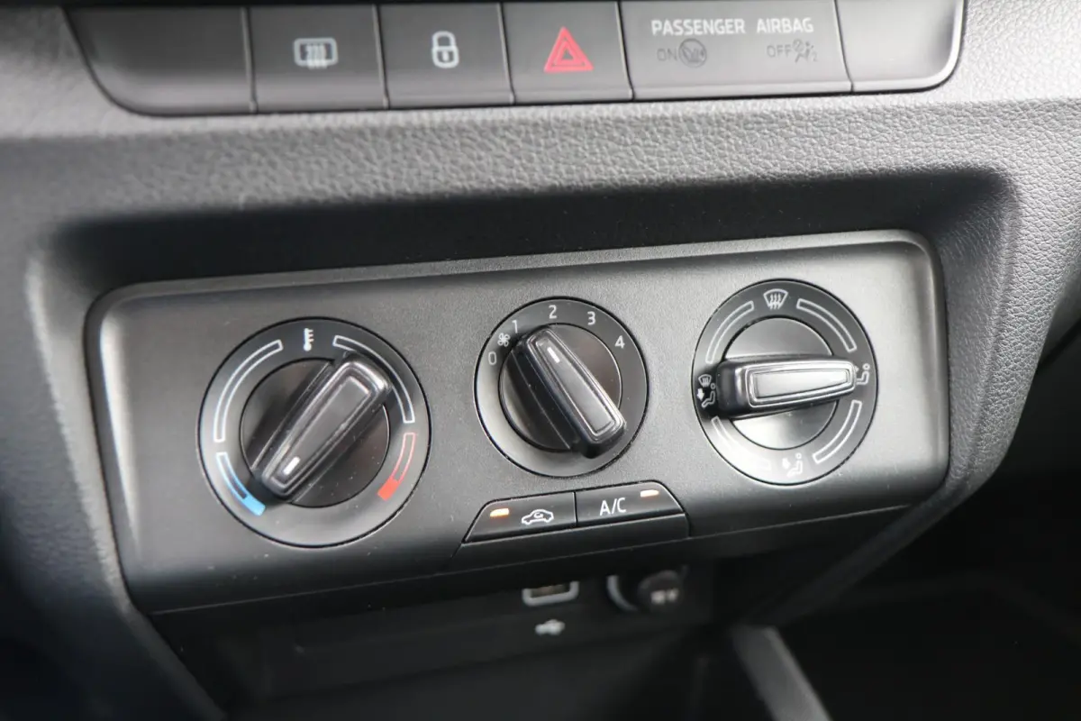 1.0 TSI 95pk Ambition | Navigatie | App Connect | Cruise Control | Parkeersensoren Achter