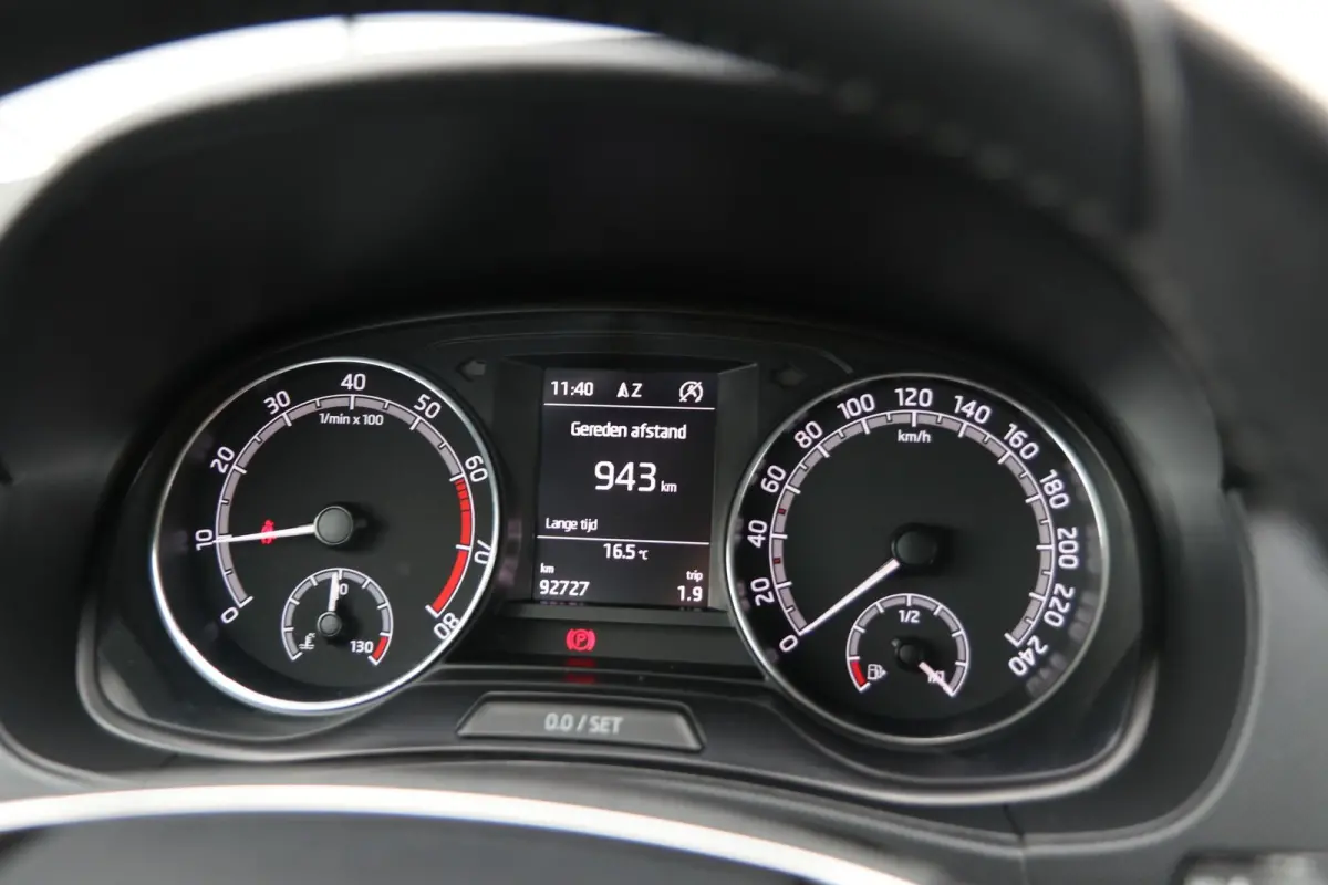 1.0 TSI 95pk Ambition | Navigatie | App Connect | Cruise Control | Parkeersensoren Achter