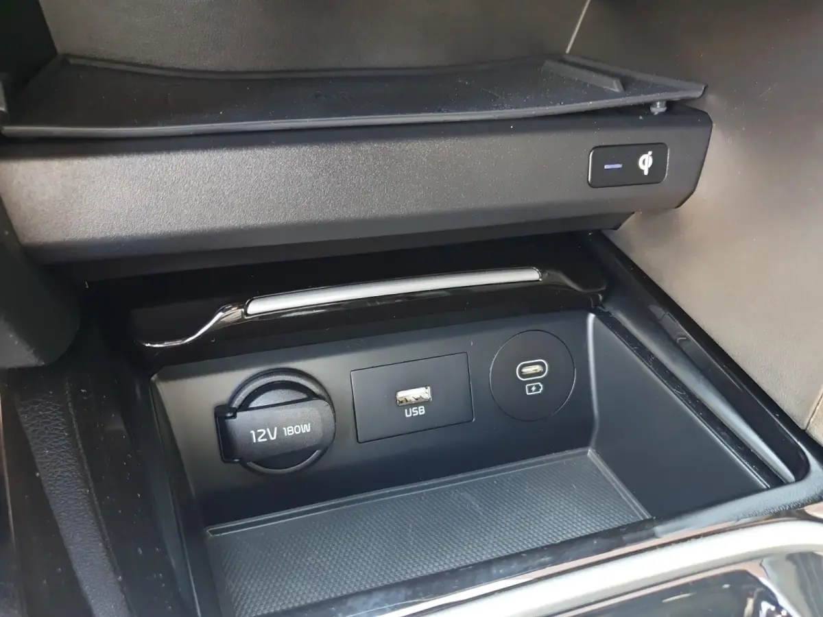 1.0 T-GDi MHEV Design Edition | Stoel en stuurverwarming | Navigatie | Camera | Apple Carplay / Android Auto | Elektrisch achterklep |