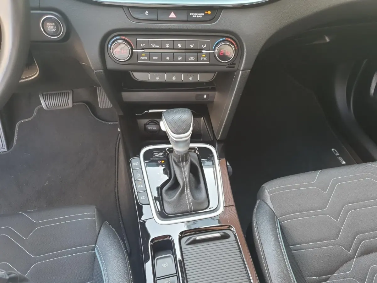 1.0 T-GDi MHEV Design Edition | Stoel en stuurverwarming | Navigatie | Camera | Apple Carplay / Android Auto | Elektrisch achterklep |