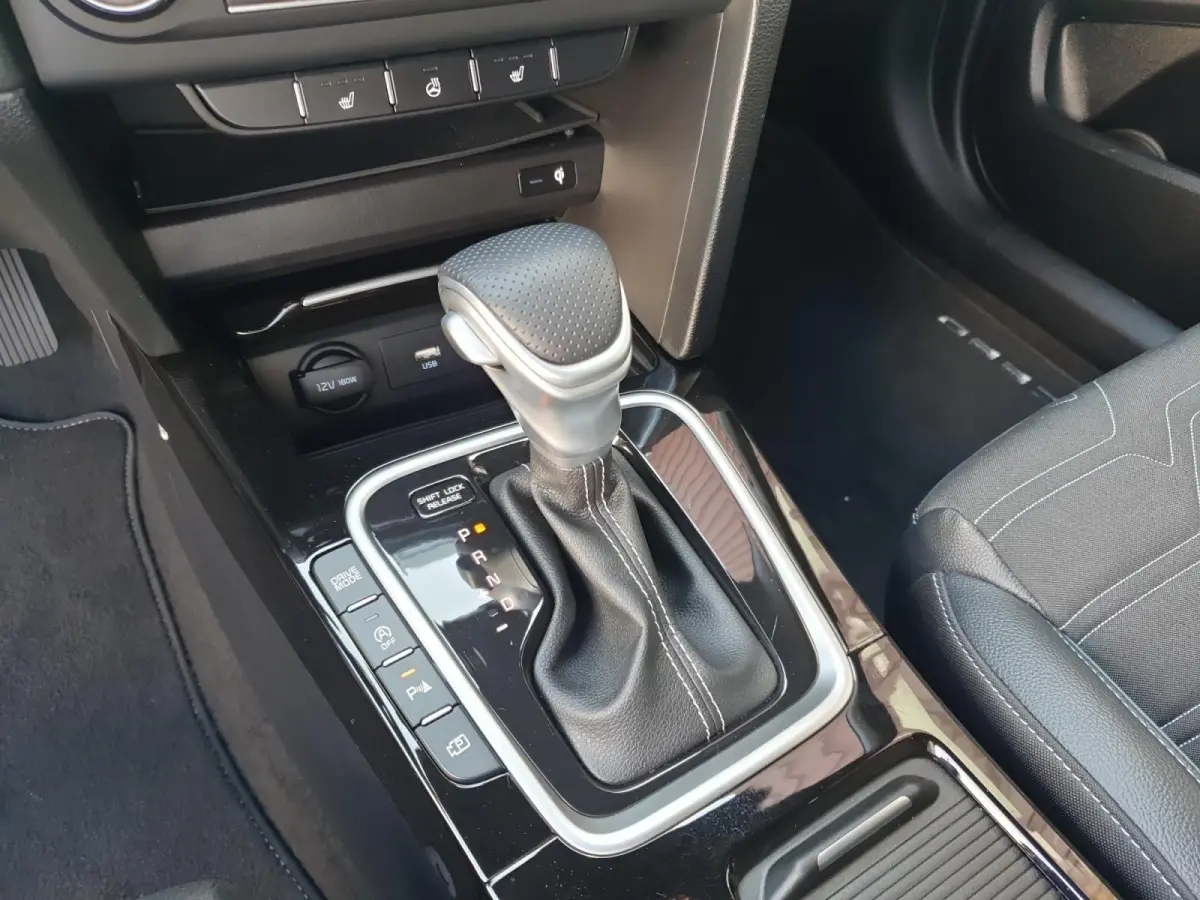 1.0 T-GDi MHEV Design Edition | Stoel en stuurverwarming | Navigatie | Camera | Apple Carplay / Android Auto | Elektrisch achterklep |