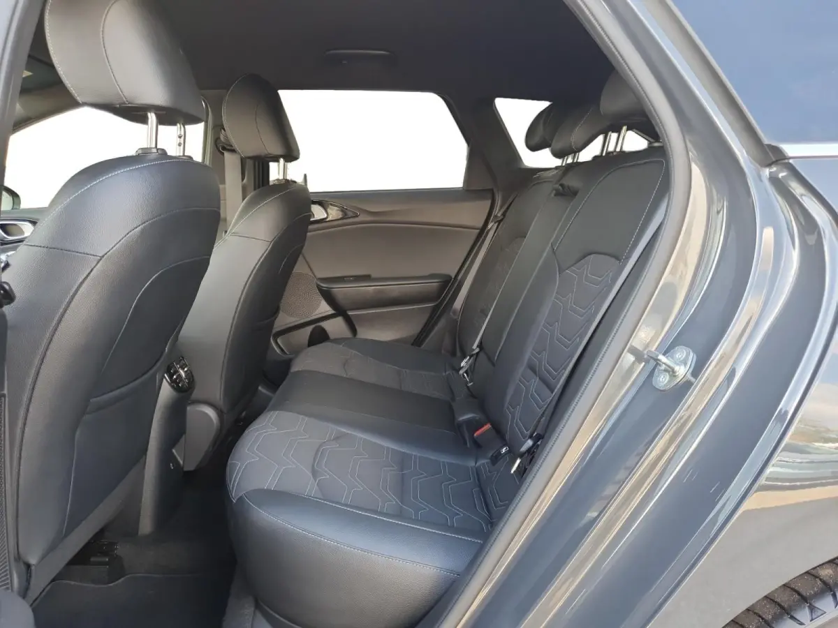 1.0 T-GDi MHEV Design Edition | Stoel en stuurverwarming | Navigatie | Camera | Apple Carplay / Android Auto | Elektrisch achterklep |