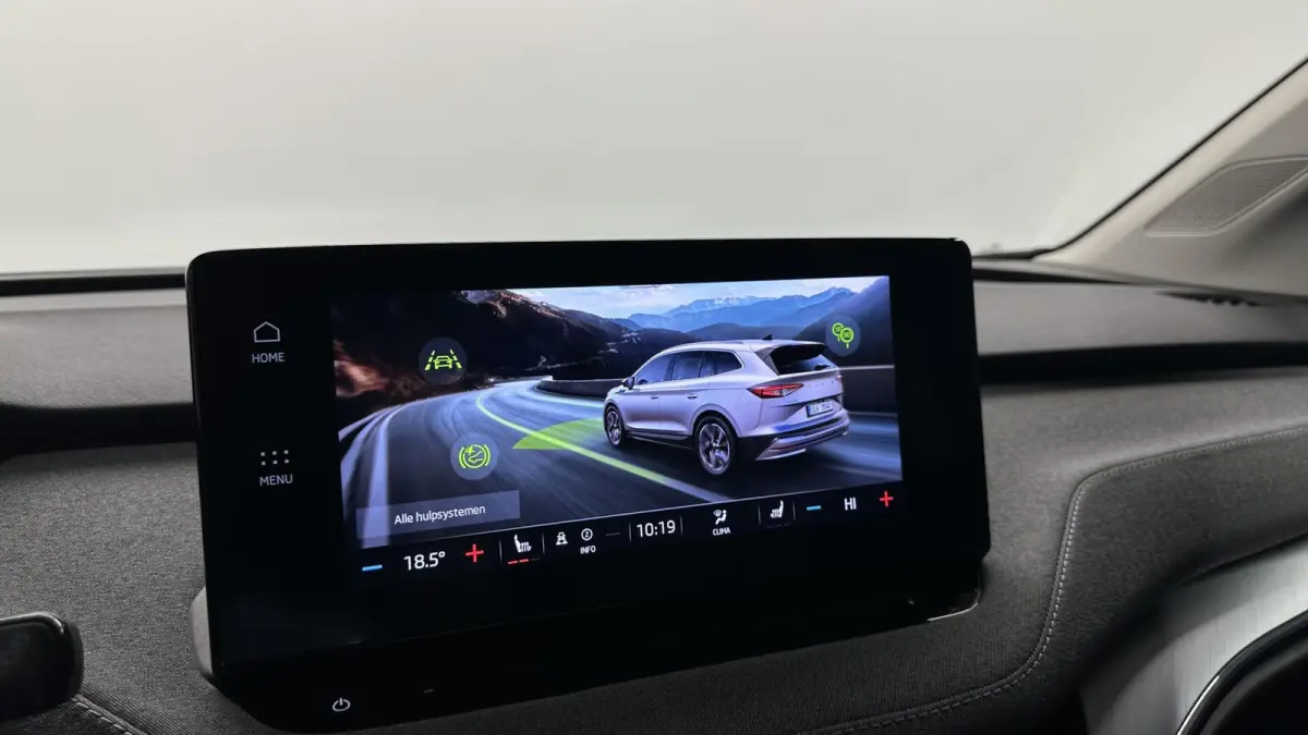 50 Business Edition NAVI ACC CARPLAY. 91% SOH
