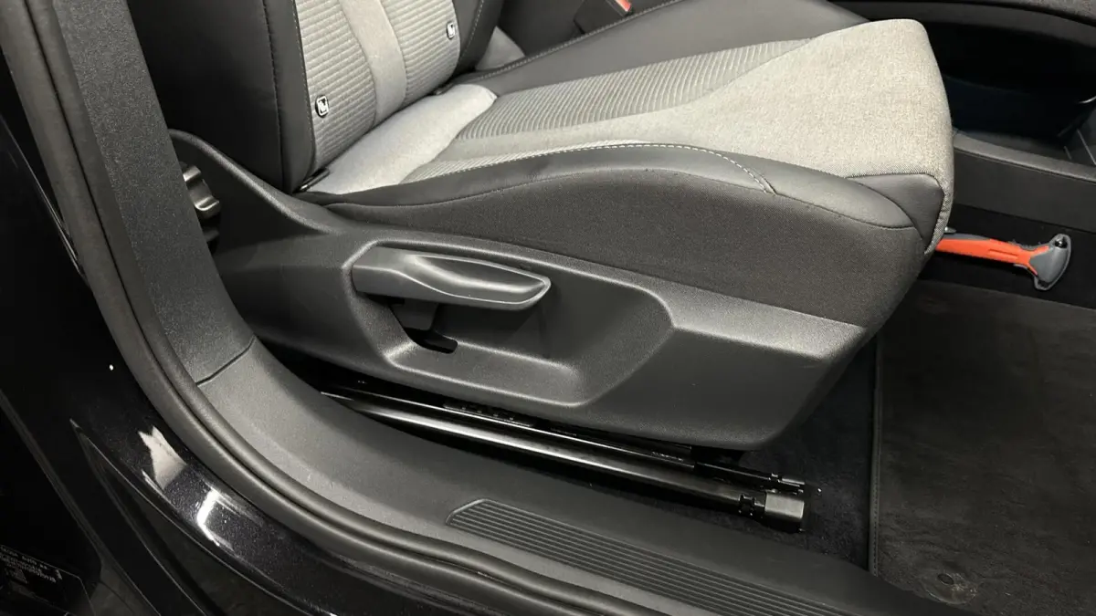 50 Business Edition NAVI ACC CARPLAY. 91% SOH