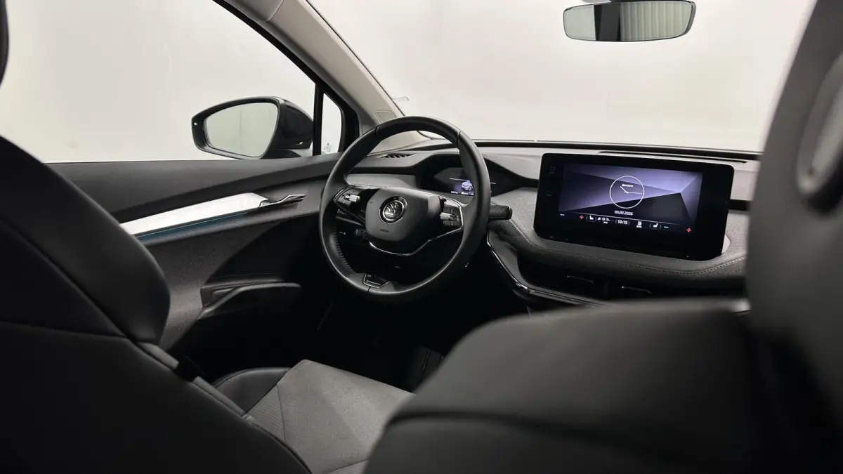 50 Business Edition NAVI ACC CARPLAY. 91% SOH