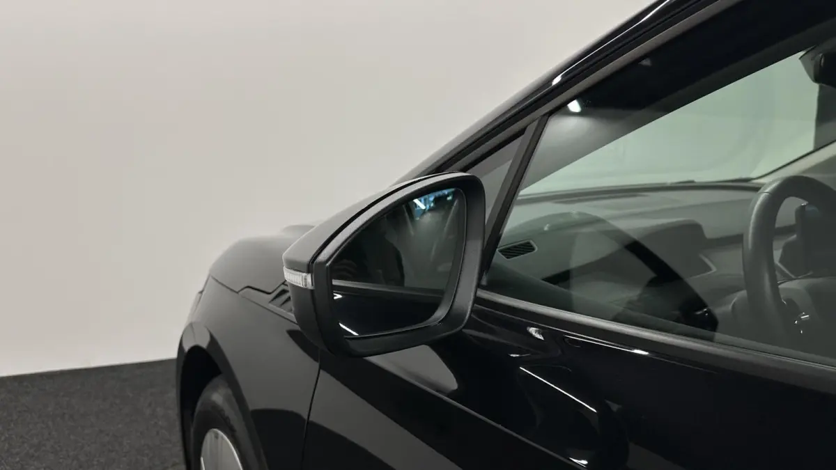 50 Business Edition NAVI ACC CARPLAY. 91% SOH
