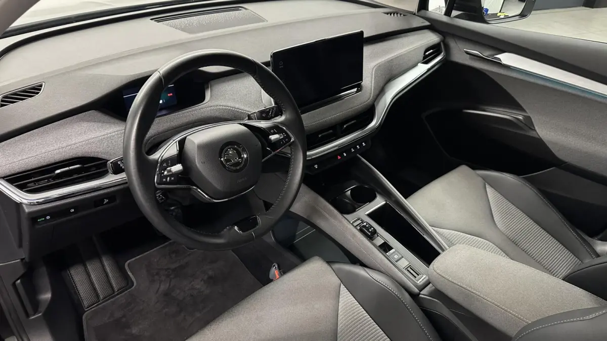 50 Business Edition NAVI ACC CARPLAY. 91% SOH