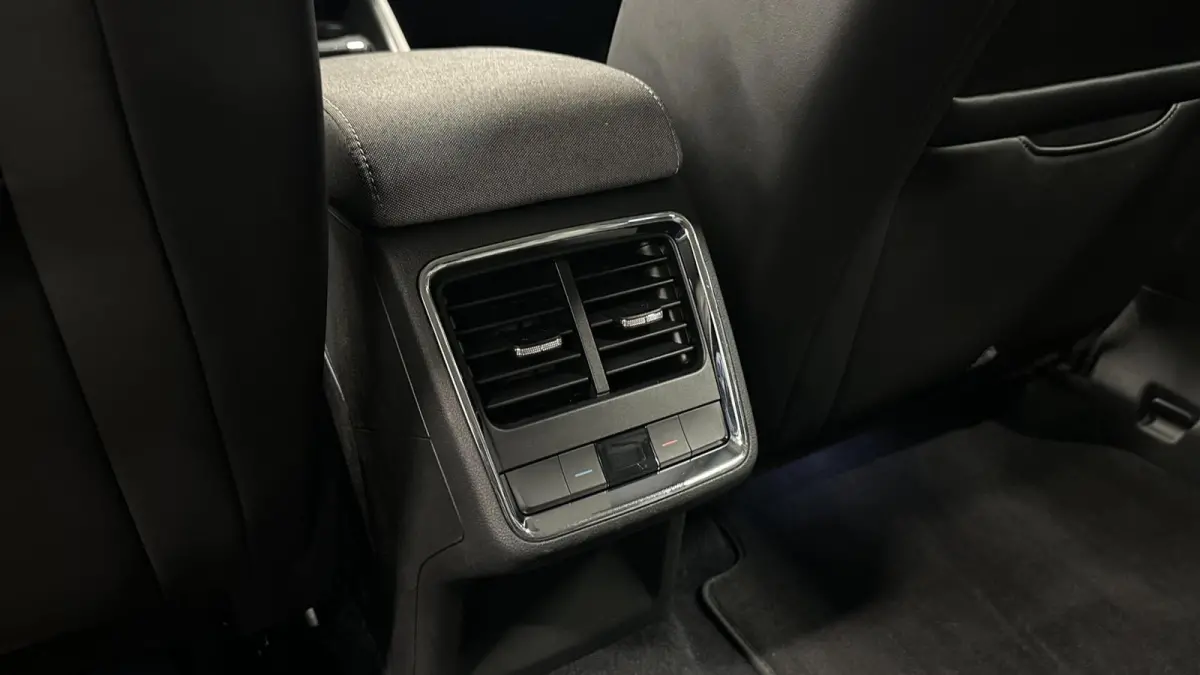 50 Business Edition NAVI ACC CARPLAY. 91% SOH