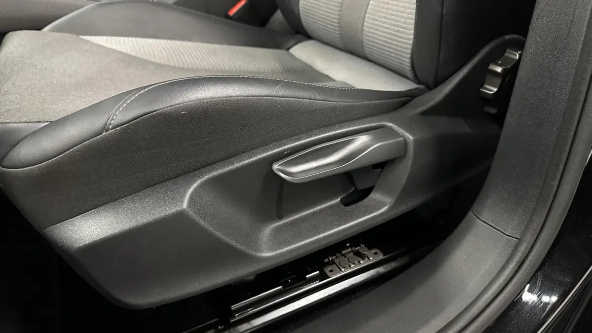 50 Business Edition NAVI ACC CARPLAY. 91% SOH