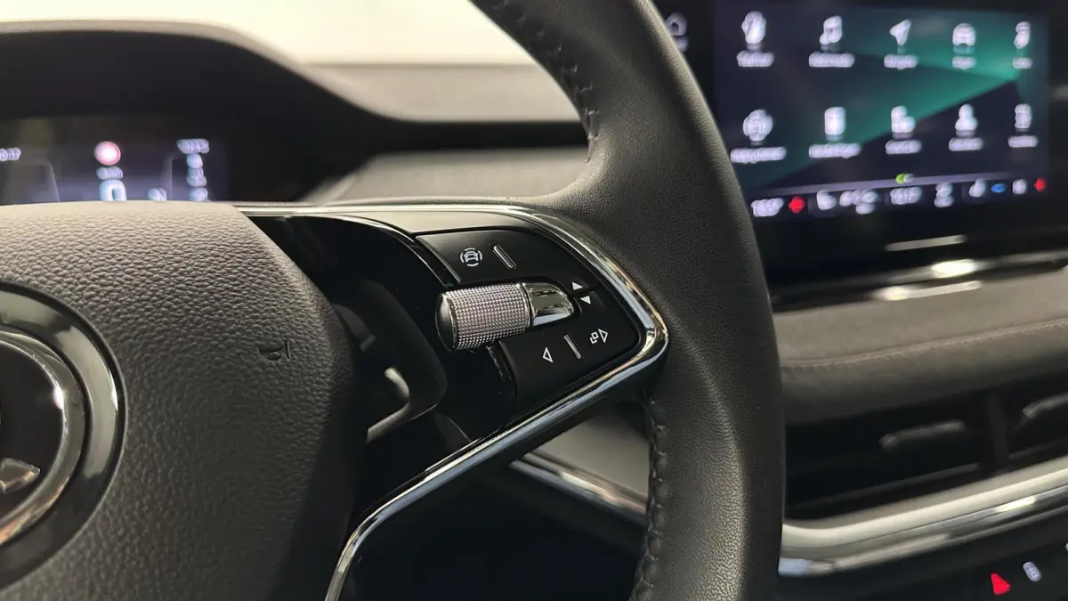 50 Business Edition NAVI ACC CARPLAY. 91% SOH
