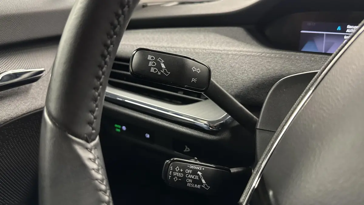 50 Business Edition NAVI ACC CARPLAY. 91% SOH