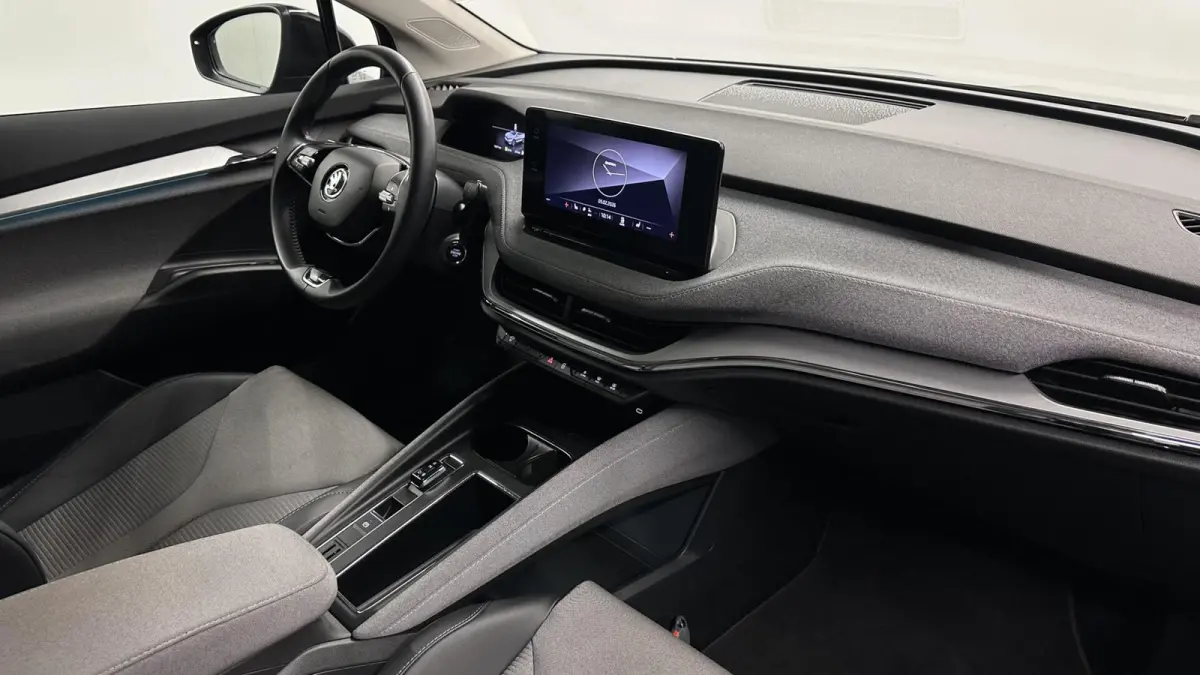 50 Business Edition NAVI ACC CARPLAY. 91% SOH