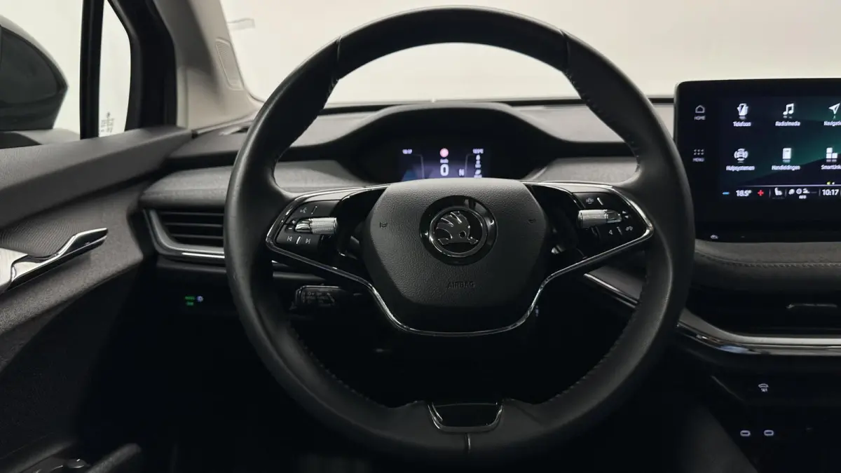 50 Business Edition NAVI ACC CARPLAY. 91% SOH