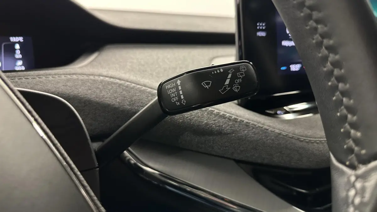 50 Business Edition NAVI ACC CARPLAY. 91% SOH
