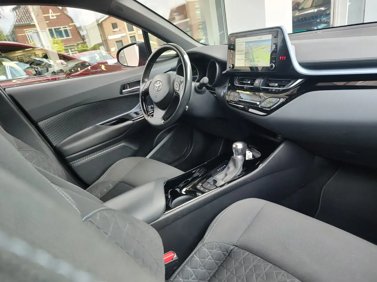 1.8 HYBRID DYNAMIC Dodehoekdetectie | Stoelverwarming | Adaptive Cruise