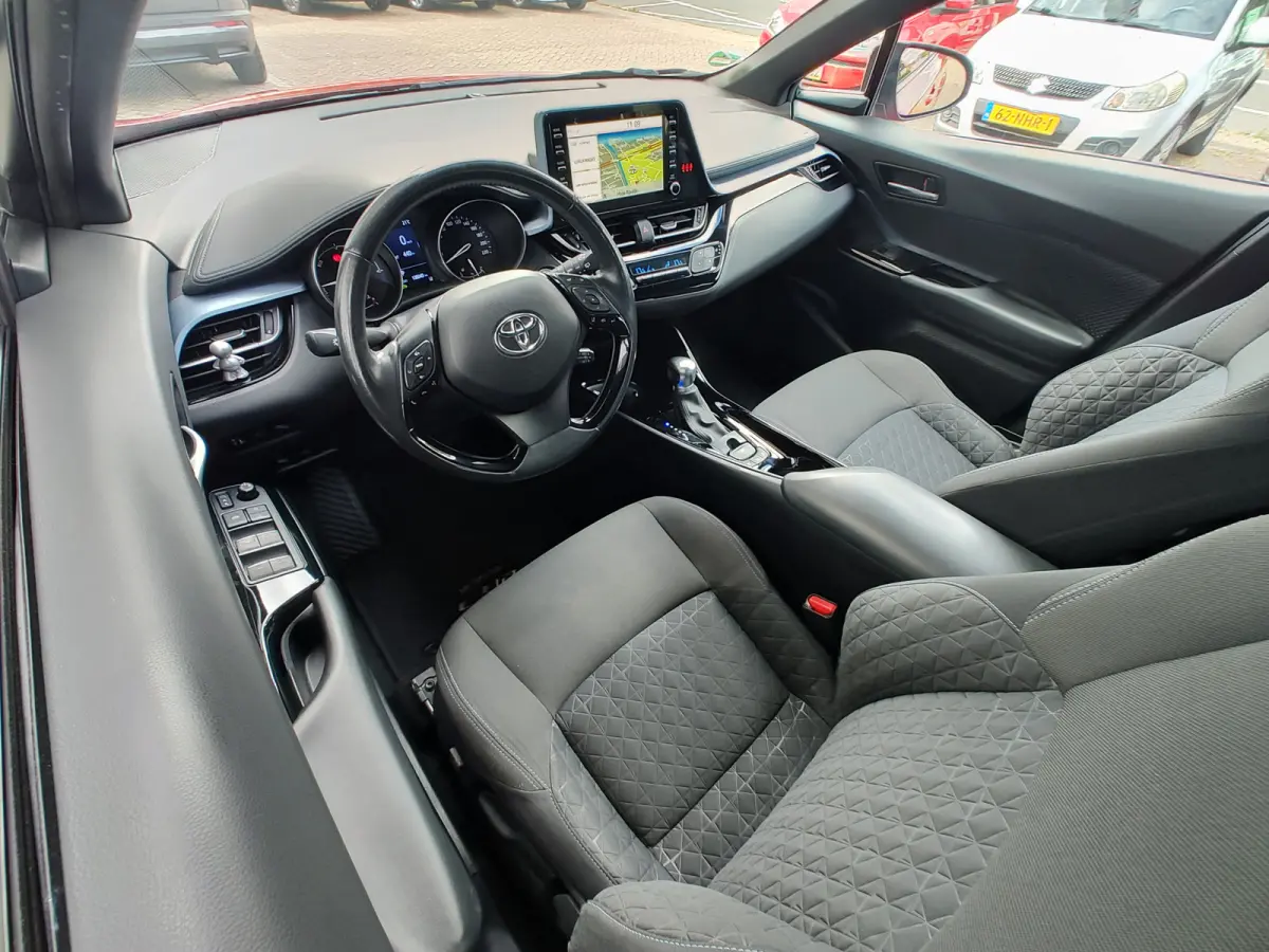 1.8 HYBRID DYNAMIC Dodehoekdetectie | Stoelverwarming | Adaptive Cruise
