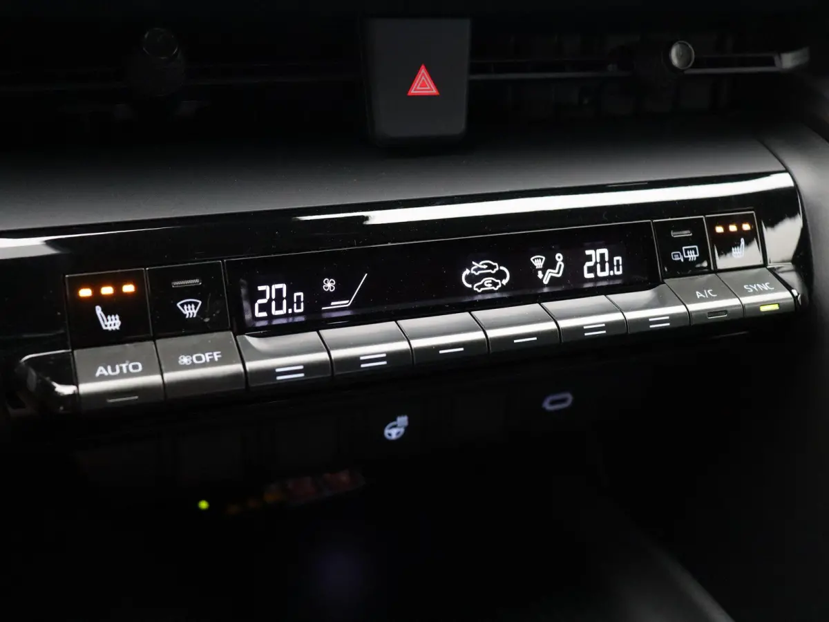 2.0 Plug-in Hybrid 220 Dynamic | Warmtepomp | Stoelverwarming | Keyless Entry |