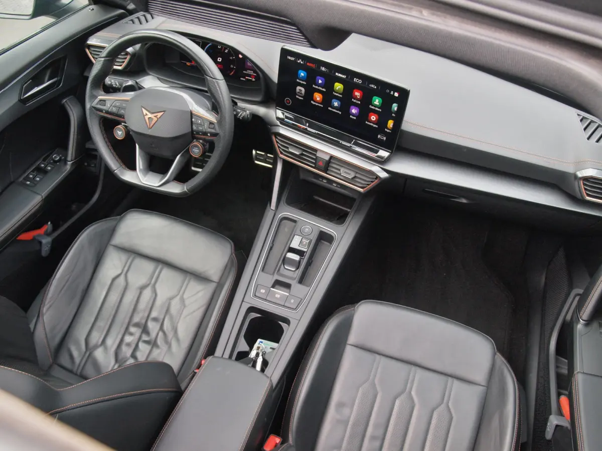 1.4 e-Hybrid VZ Black Edition | Panoramadak | Trekhaak | Camera | Sfeerverlichting | Leer | NL-Auto |
