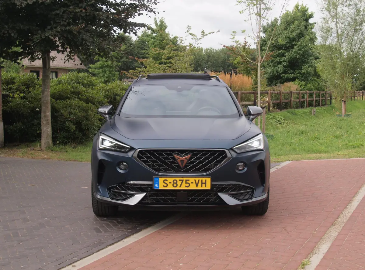 1.4 e-Hybrid VZ Black Edition | Panoramadak | Trekhaak | Camera | Sfeerverlichting | Leer | NL-Auto |
