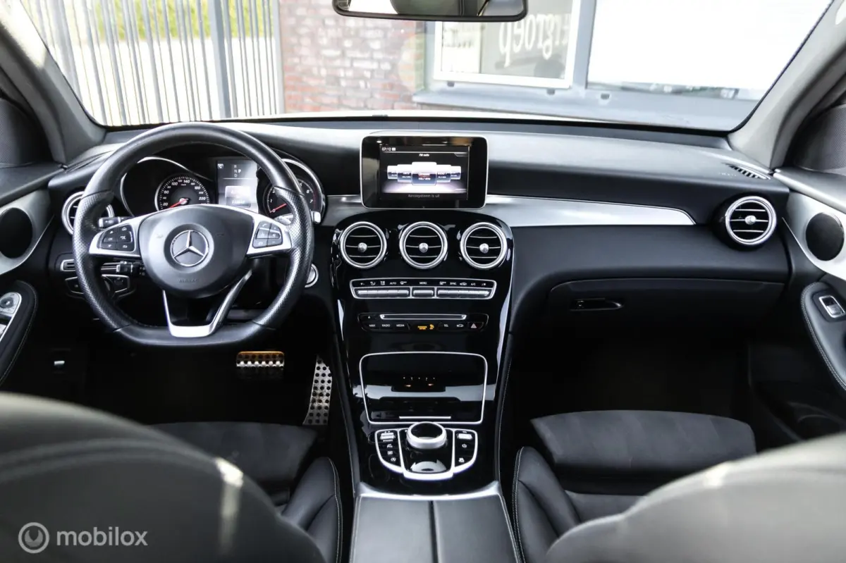 250 4MATIC Premium Plus AMG